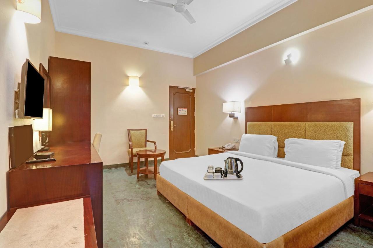 Oyo Townhouse 934 L'Elegant Hotel & Banquetby Ace Manor Ghaziabad Esterno foto