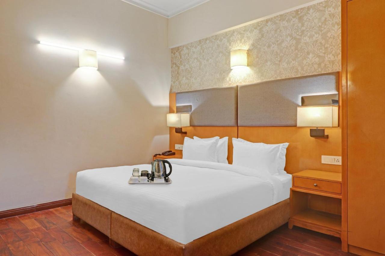 Oyo Townhouse 934 L'Elegant Hotel & Banquetby Ace Manor Ghaziabad Esterno foto