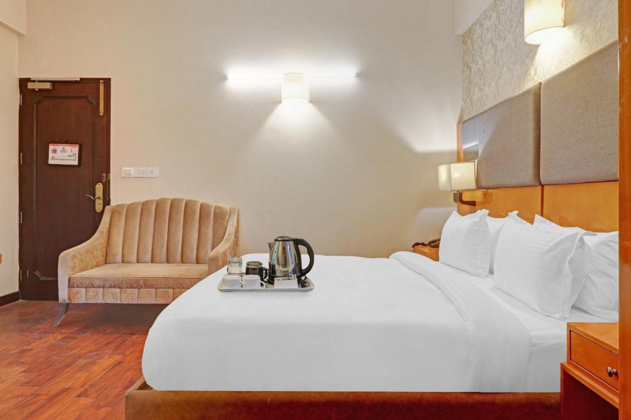 Oyo Townhouse 934 L'Elegant Hotel & Banquetby Ace Manor Ghaziabad Esterno foto